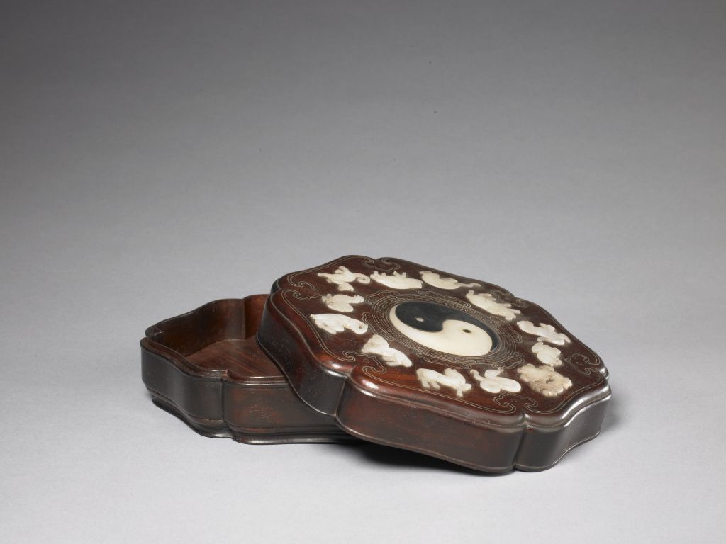 图片[1]-Rosewood inlaid with jade and sunflower flower box-China Archive